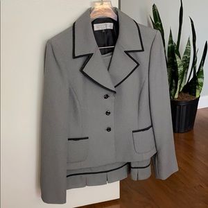 Tahari skirt suit